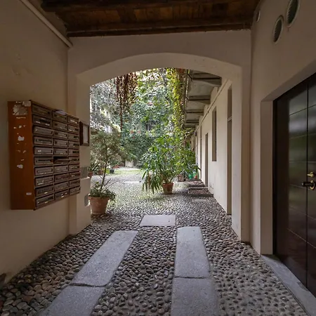 아파트 Flora 57 - Splendido Loft Nel Cuore Dei Navigli *